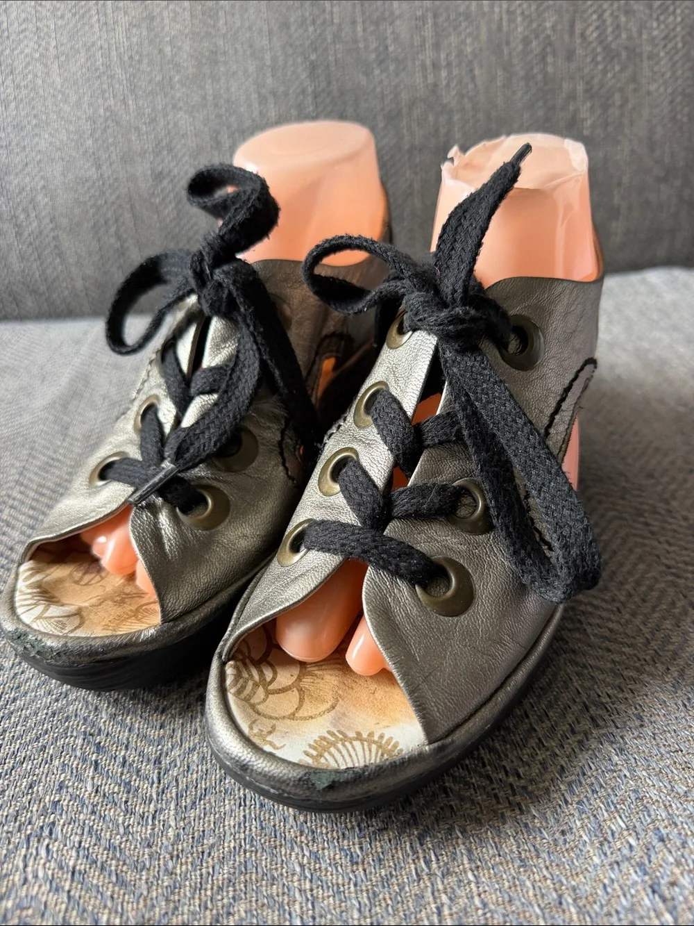 Fly London YLVA Women’s Champagne Metallic Leather Lace Up Wedge Sandals Sz: 38